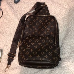 Authentic gently used Louis Vuitton monogram avenue sling bag